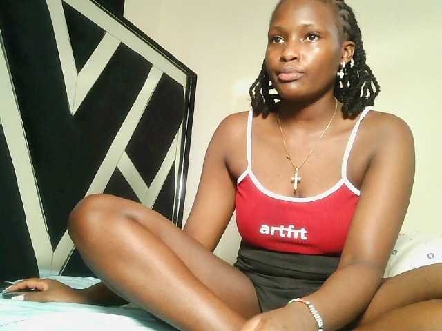 Oliviablue live cam on BongaCams