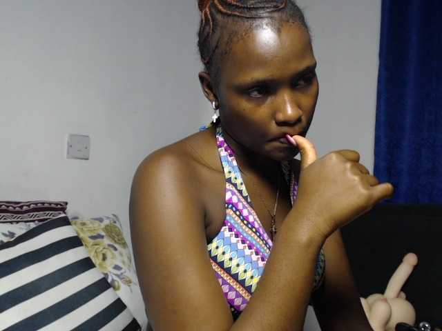 Oliviablue live cam on BongaCams