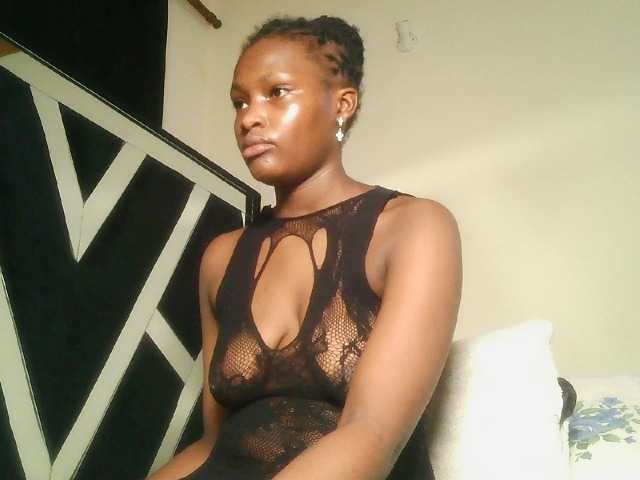 Oliviablue live cam on BongaCams