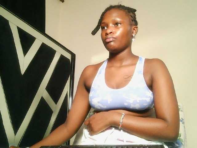 Oliviablue live cam on BongaCams