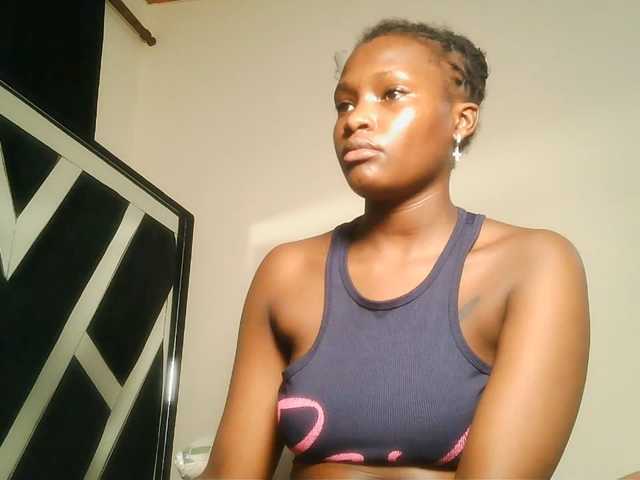 Oliviablue live cam on BongaCams