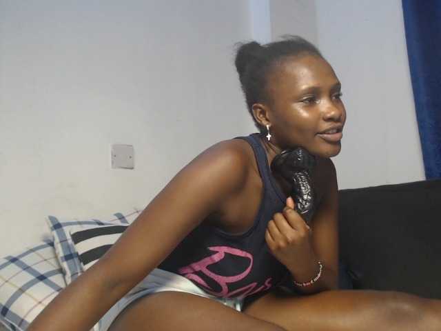 Oliviablue live cam on BongaCams