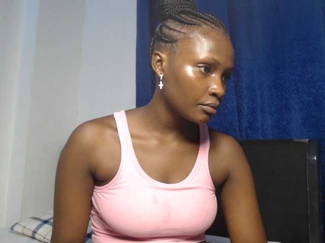 Oliviablue live cam on BongaCams
