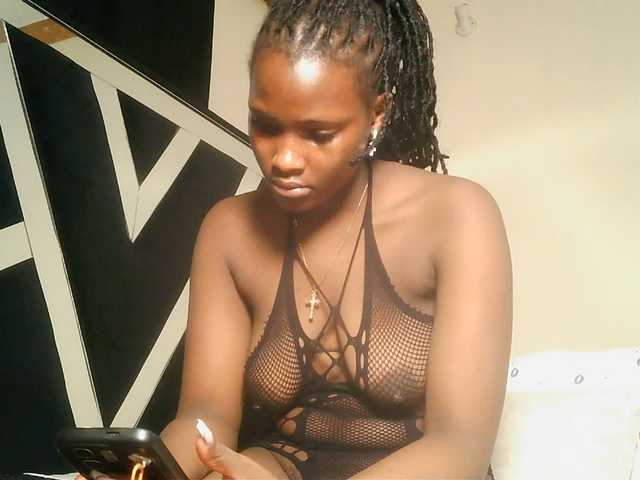Oliviablue live cam on BongaCams