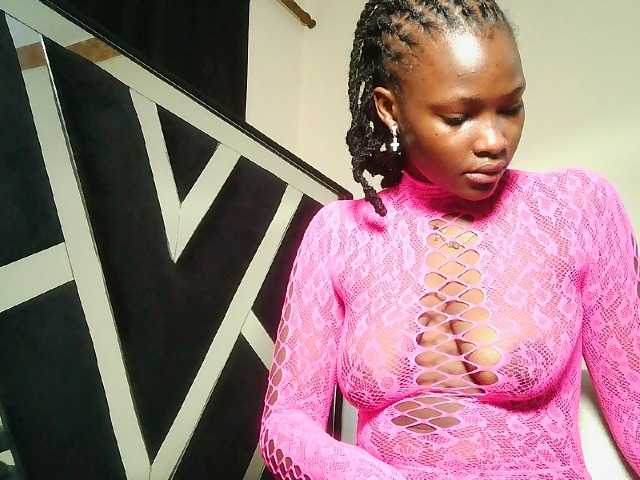 Oliviablue live cam on BongaCams
