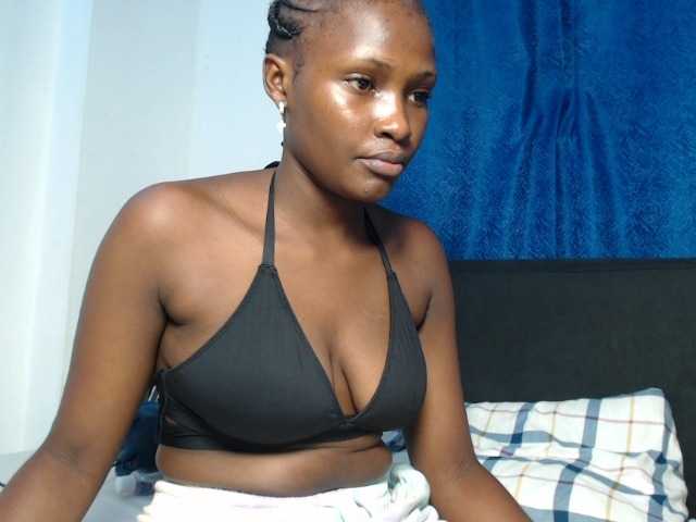 Oliviablue live cam on BongaCams