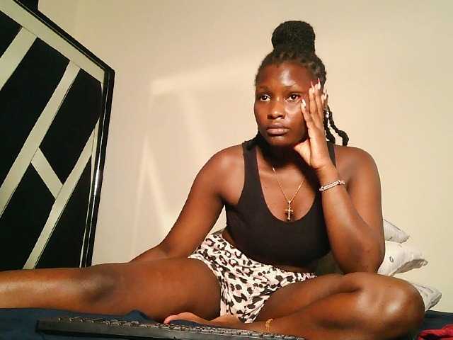 Oliviablue live cam on BongaCams