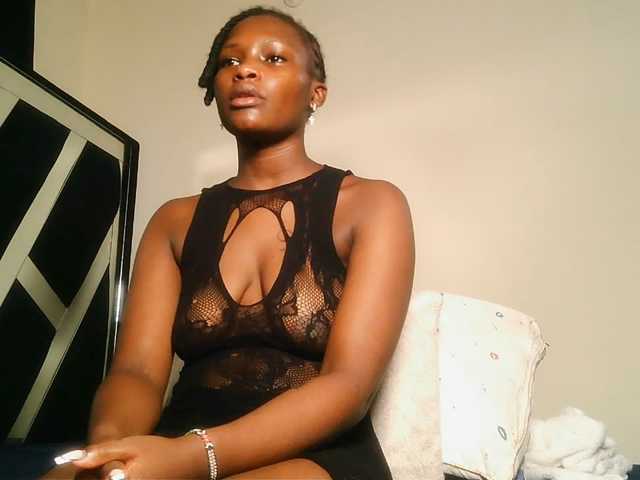 Oliviablue live cam on BongaCams