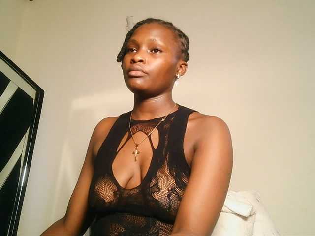 Oliviablue live cam on BongaCams