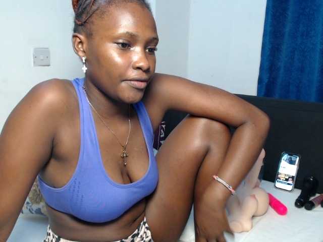 Oliviablue live cam on BongaCams