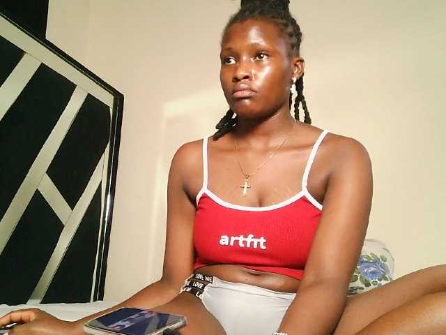 Oliviablue live cam on BongaCams