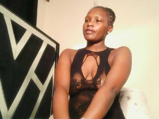Oliviablue live cam on BongaCams