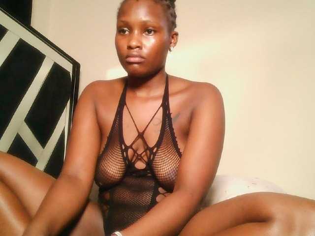 Oliviablue live cam on BongaCams