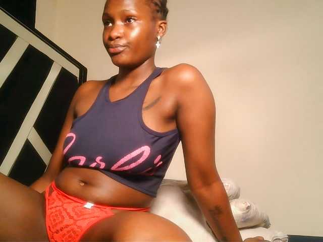 Oliviablue live cam on BongaCams