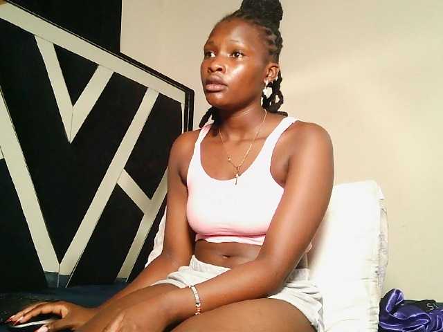 Oliviablue live cam on BongaCams