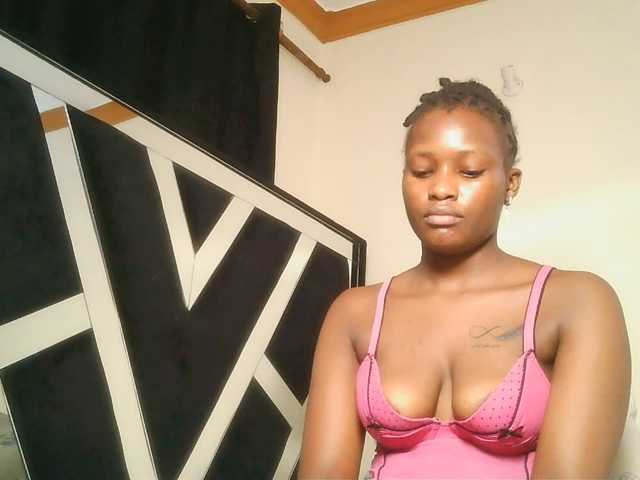 Oliviablue live cam on BongaCams