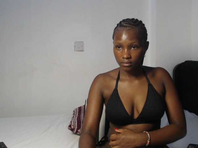 le modèle Oliviablue est en webcam porno dans un show sur le site bongacams, il possède les tags suivants: Ebony,Brunette,Trimmed