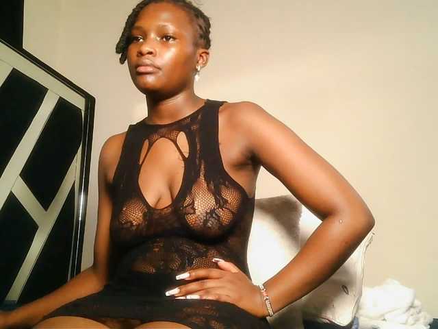 Oliviablue live cam on BongaCams