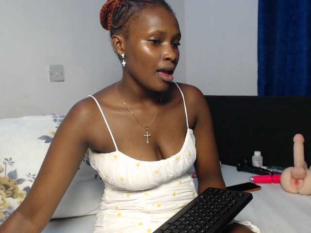 Oliviablue live cam on BongaCams