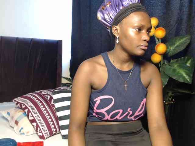Oliviablue Live Webcam on BongaCams