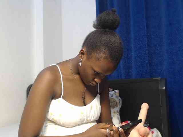 Oliviablue Live Webcam on BongaCams
