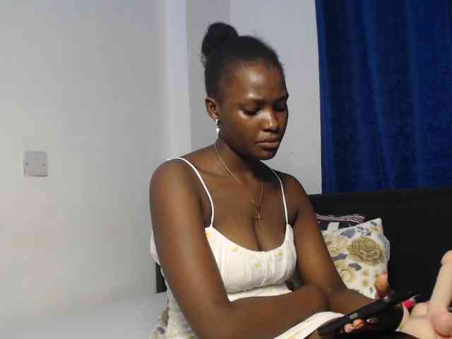 Oliviablue Live Webcam on BongaCams