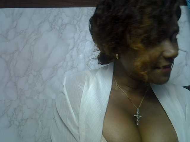 Angelahot123 live cam on BongaCams
