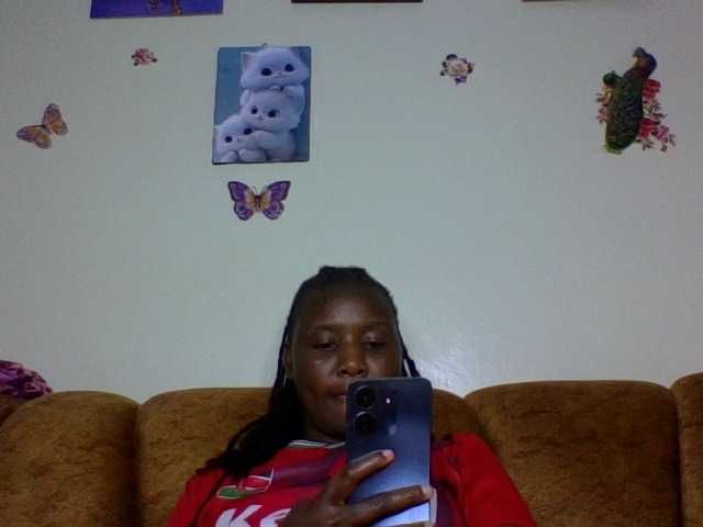 Roshan25 live cam on BongaCams