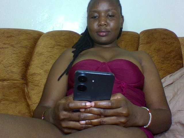 Roshan25 live cam on BongaCams