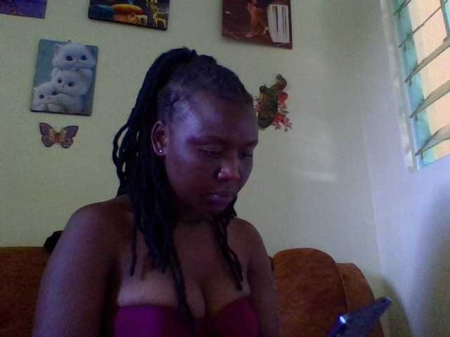 Roshan25 live cam on BongaCams