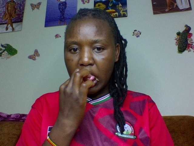 Roshan25 live cam on BongaCams