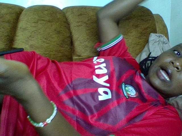Roshan25 live cam on BongaCams