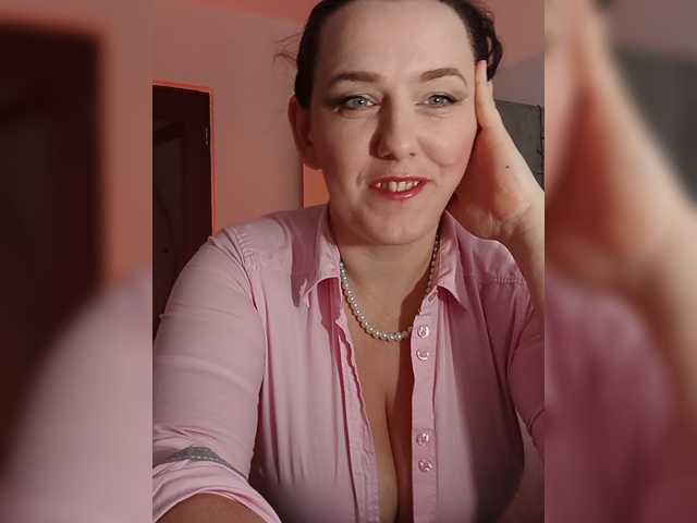 Angela100 live cam on BongaCams