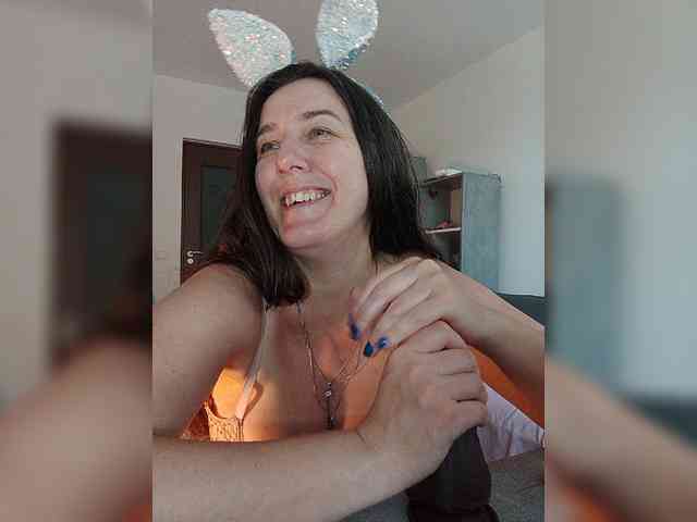 Angela100 webcam