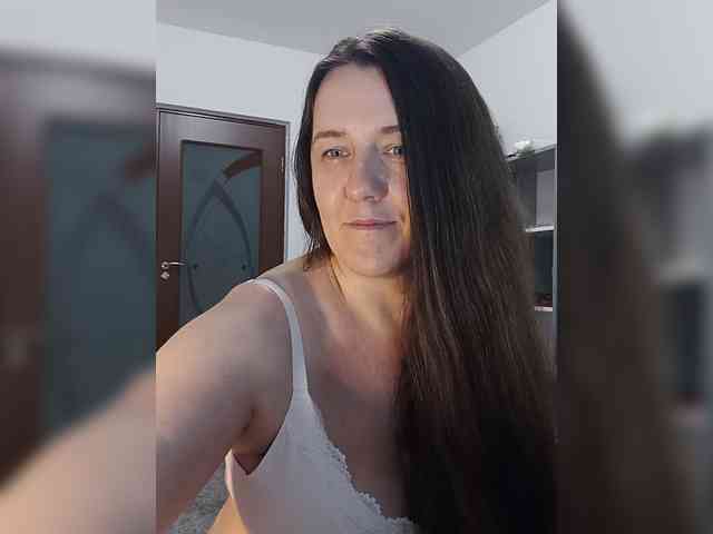 Angela100 webcam