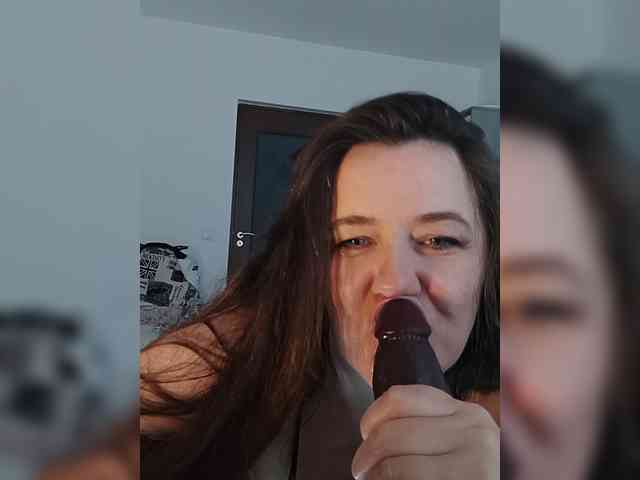 Angela100 webcam