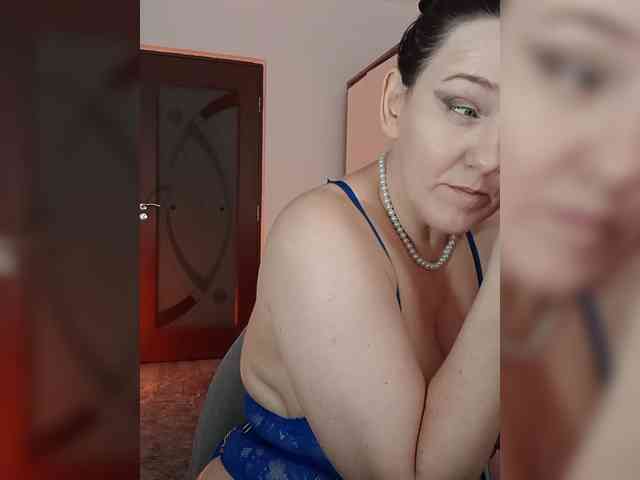 Angela100 webcam