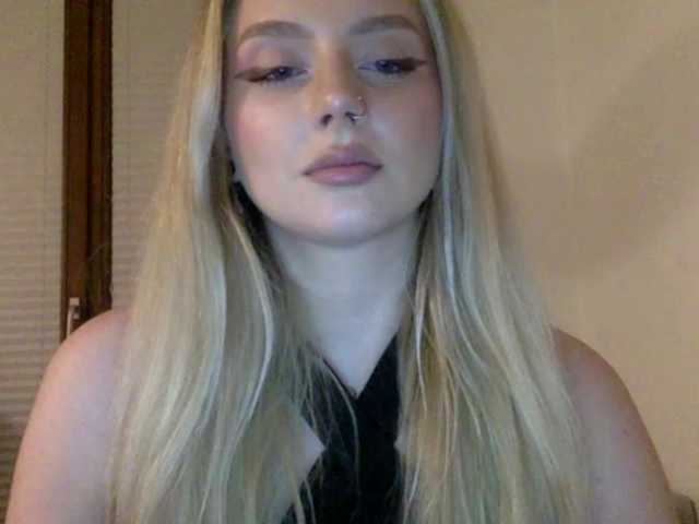 MayaDesire's BongaCams show and profile