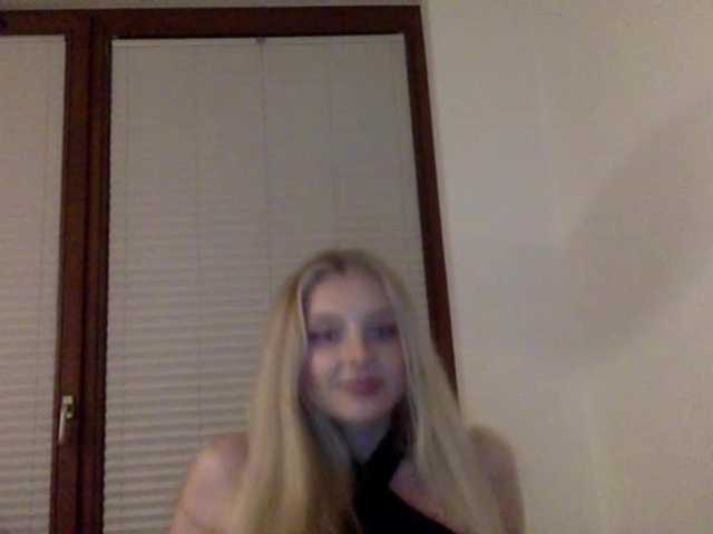 MayaDesire's BongaCams show and profile