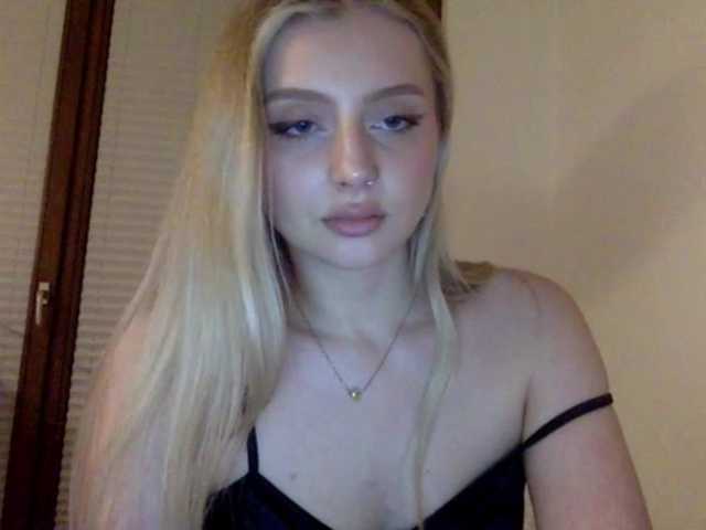 MayaDesire's BongaCams show and profile