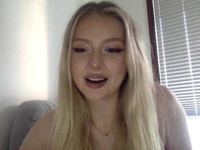 MayaDesire live cam on BongaCams