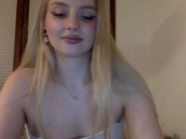 MayaDesire's BongaCams show and profile