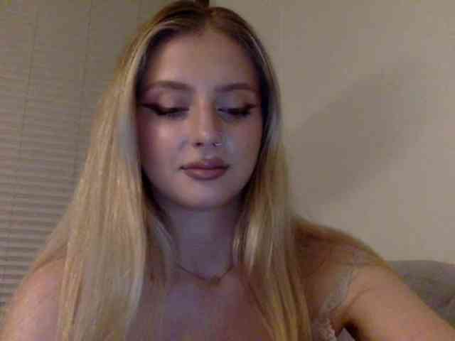 MayaDesire webcam