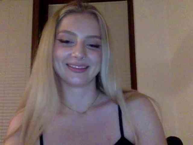 MayaDesire webcam