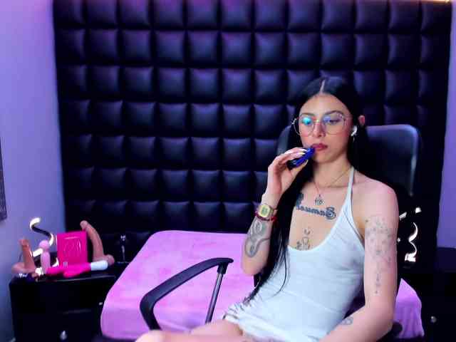 DulceMiiaa webcam
