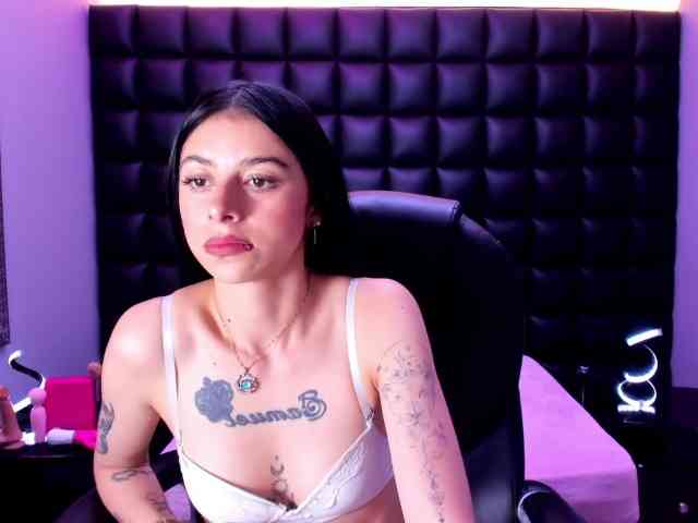 DulceMiiaa webcam