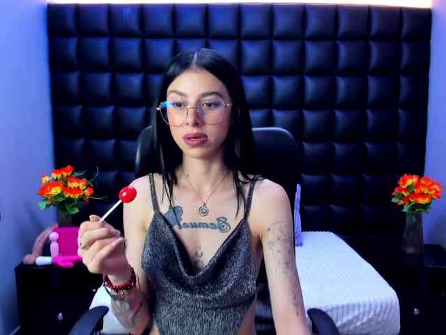 DulceMiiaa webcam