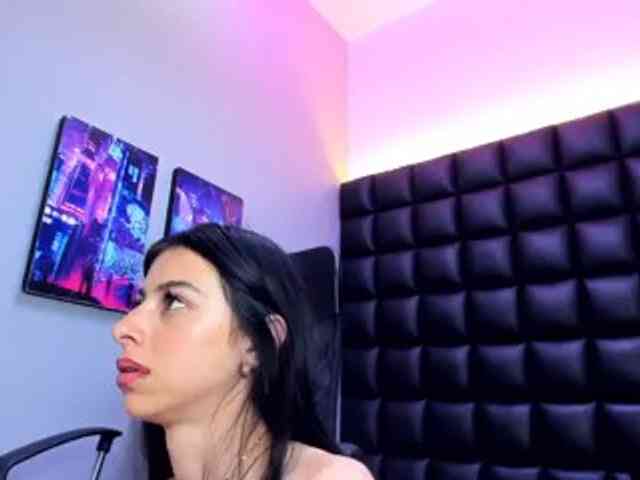 NiaBabie webcam