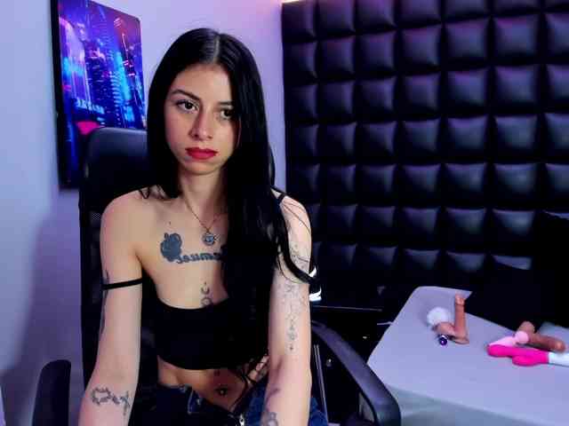 NiaBabie webcam