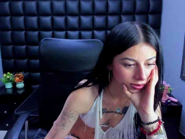 DulceMiiaa webcam